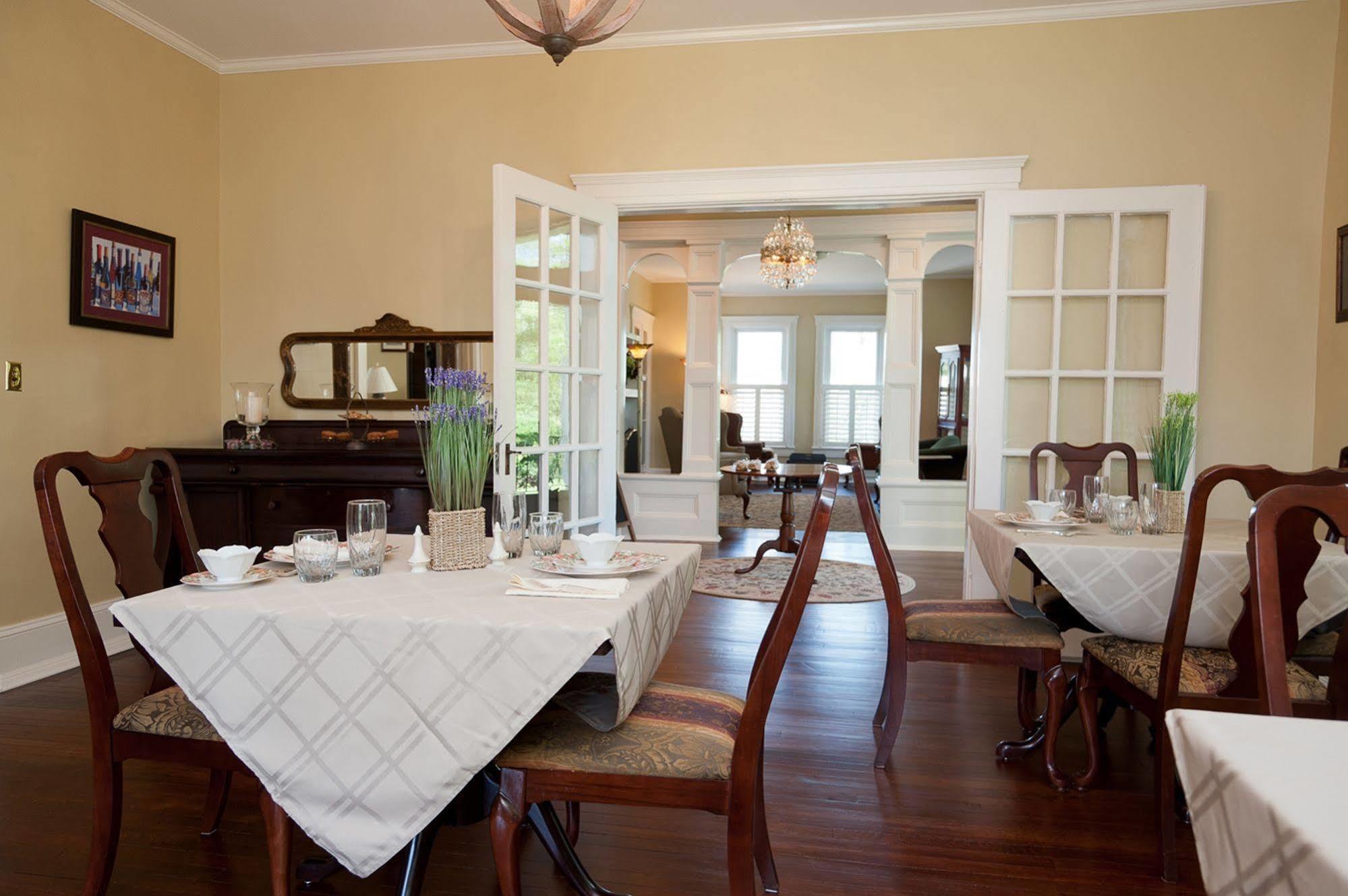 Steeles Tavern Manor Bed & Breakfast Raphine Kültér fotó